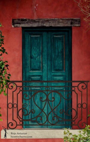 Rejas de hierro en Argentina. Portones y puertas de hierro. Rejas para ventanas. Balcones de hierro. Rejas en Argentina.