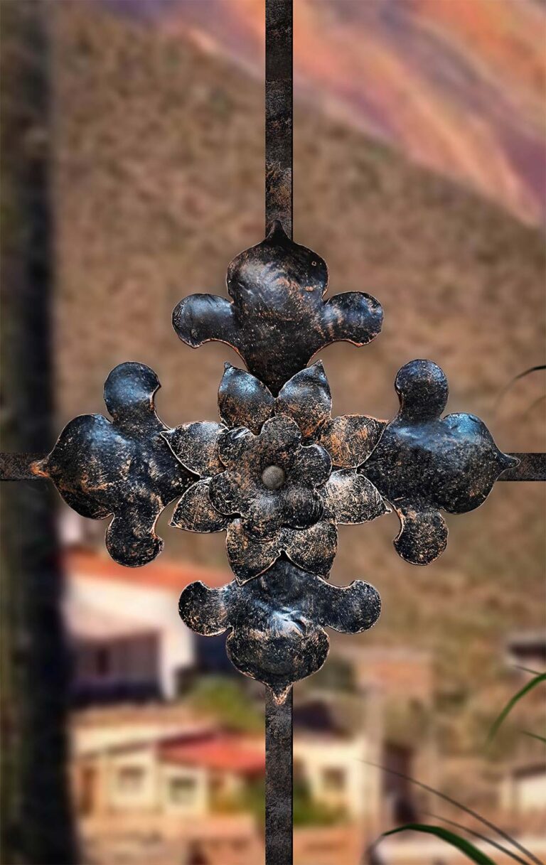 Detalle de reja con Flor de los Templarios, Flor Buzios y Flor Ribeiro