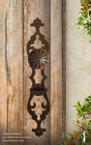 Manija de hierro forjado. Manijon Manija de hierro. Tiradores. Manijas para puertas. Puertas de entrada. Puerta de madera. Herrajes de hierro en Argentina.