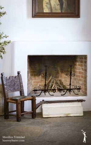 Accesorios de hierro para chimeneas. Chisperos, juegos de herramientas, lamparas de hierro, decoracion del hogar