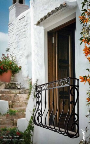 Rejas de hierro en Argentina. Portones y puertas de hierro. Rejas para ventanas. Balcones de hierro. Rejas en Argentina.