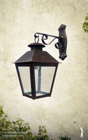 Farol de hierro forjado. Iluminación para exteriores. Faroles colgantes. Faroles con Mensulas. Lámparas de hierro en Argentina.