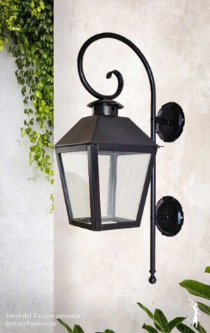 Farol de hierro forjado. Iluminación para exteriores. Faroles colgantes. Faroles con Mensulas. Lámparas de hierro en Argentina.
